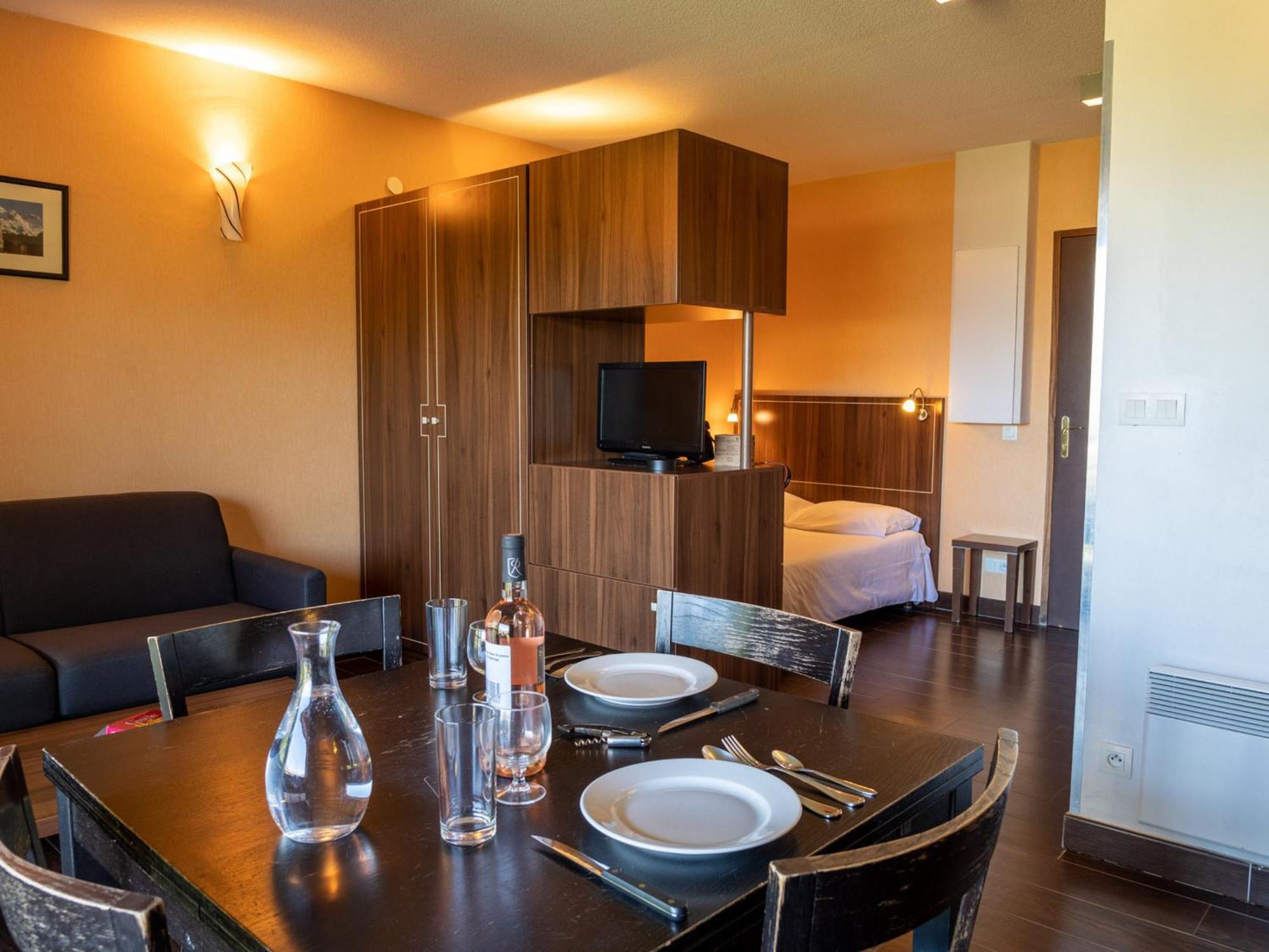 Studio 4 Personnes Avec Piscine Et Sauna - Residence Chateau Des Magnans - Jausiers - Fr-1-165B-45 Exteriér fotografie